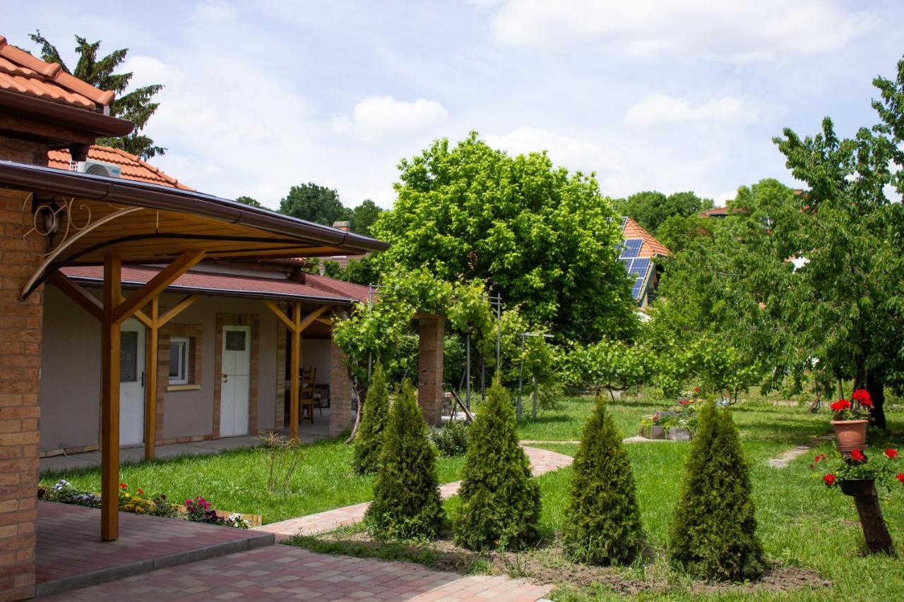 Ilona Apartman Jula Exterior foto