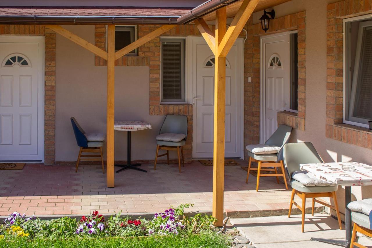 Ilona Apartman Jula Exterior foto