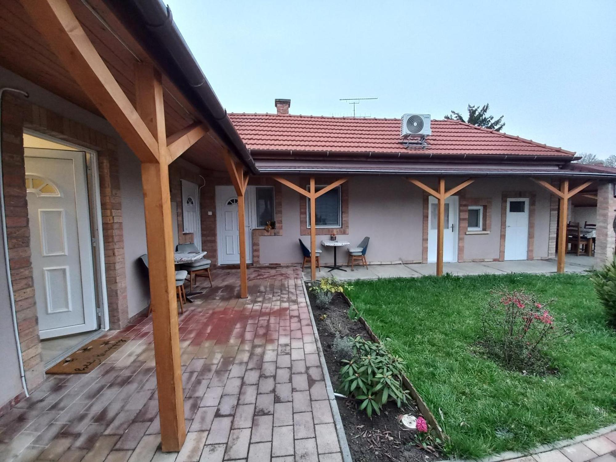 Ilona Apartman Jula Exterior foto