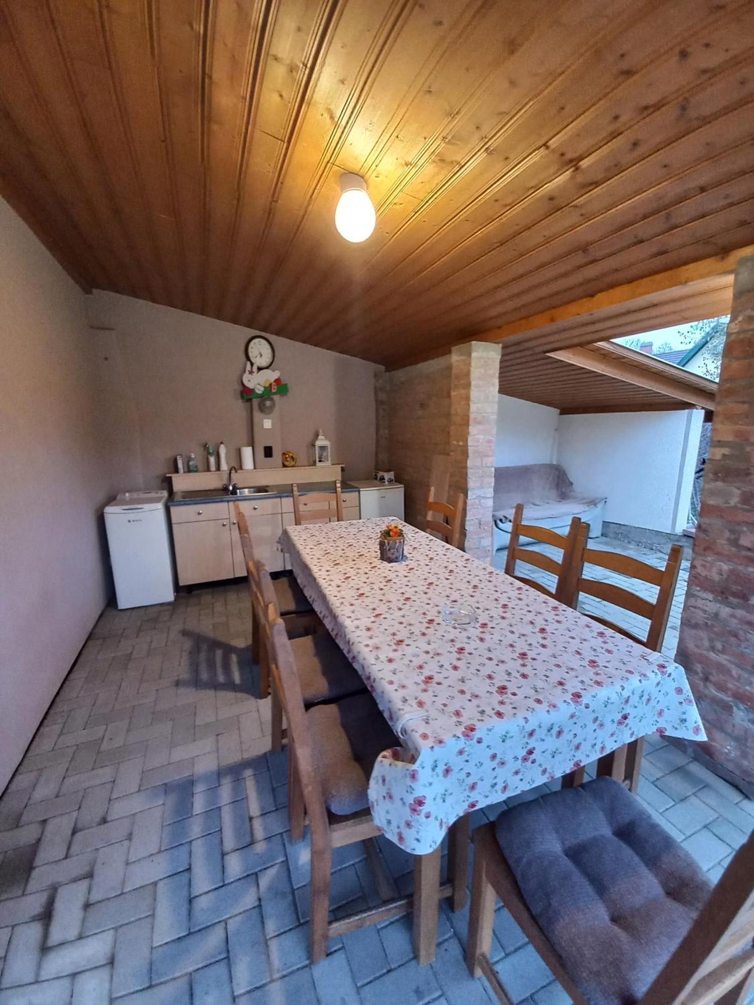 Ilona Apartman Jula Exterior foto